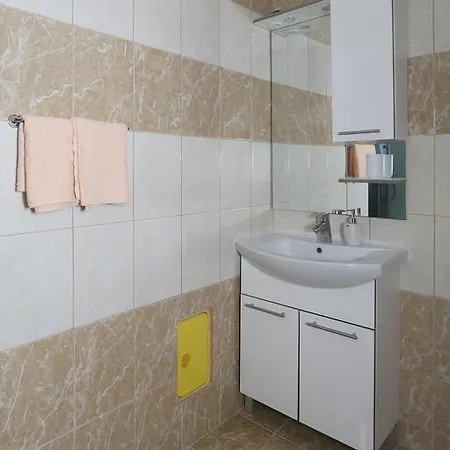 Intiv アパート マリンスカ