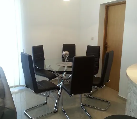 Intiv Апартаменты Малинска