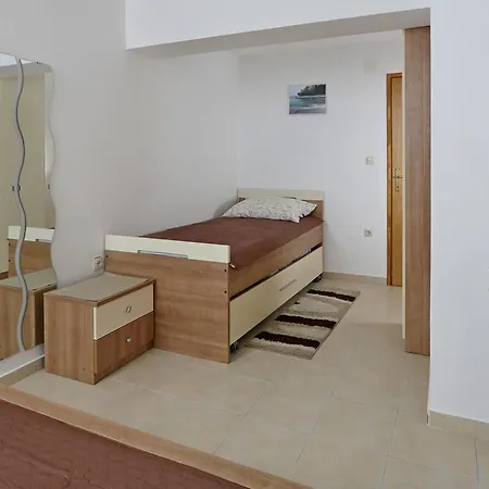 Intiv Apartment